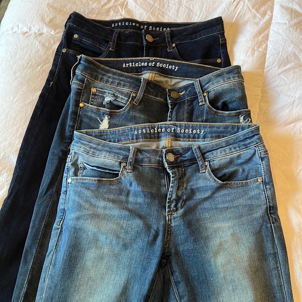 Womens Articles of Society Jeans. 3 pair size 26